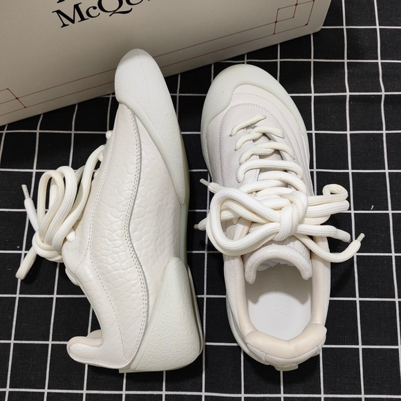 Alexander McQueen Shoes - Alexander McQueen Cream-White Leather Low-Top Sneakers
